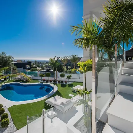 About Estrella De Oro Estepona