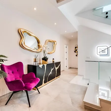 About Estrella De Oro Villa Estepona