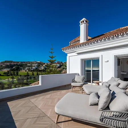 About Estrella De Oro Estepona